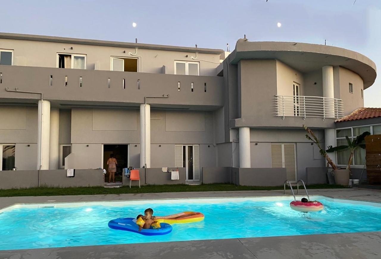 Aparthotel Banana Moon Adelianos Kampos Exterior foto