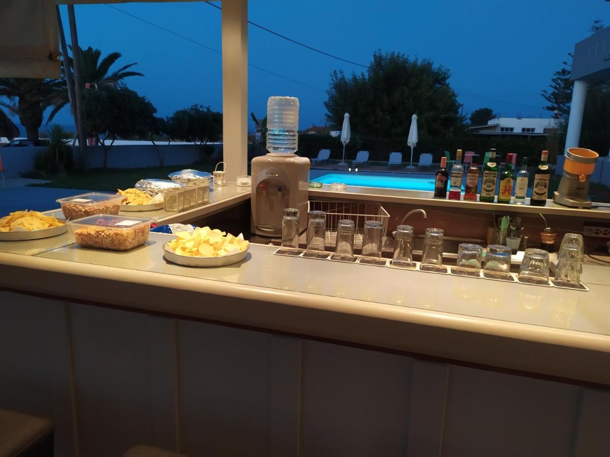 Aparthotel Banana Moon Adelianos Kampos Exterior foto