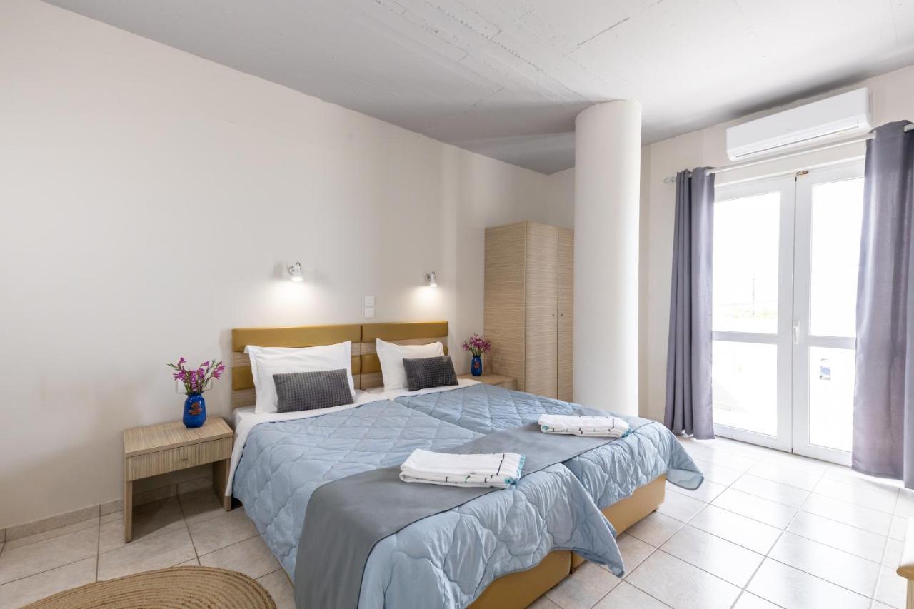 Aparthotel Banana Moon Adelianos Kampos Exterior foto