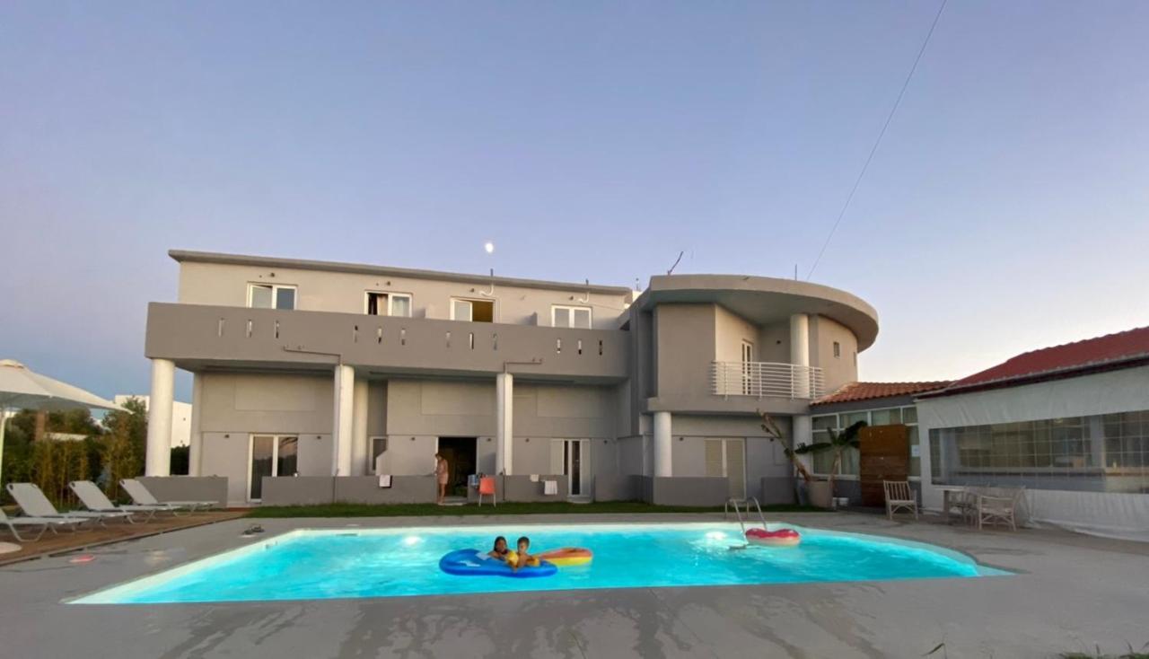 Aparthotel Banana Moon Adelianos Kampos Exterior foto