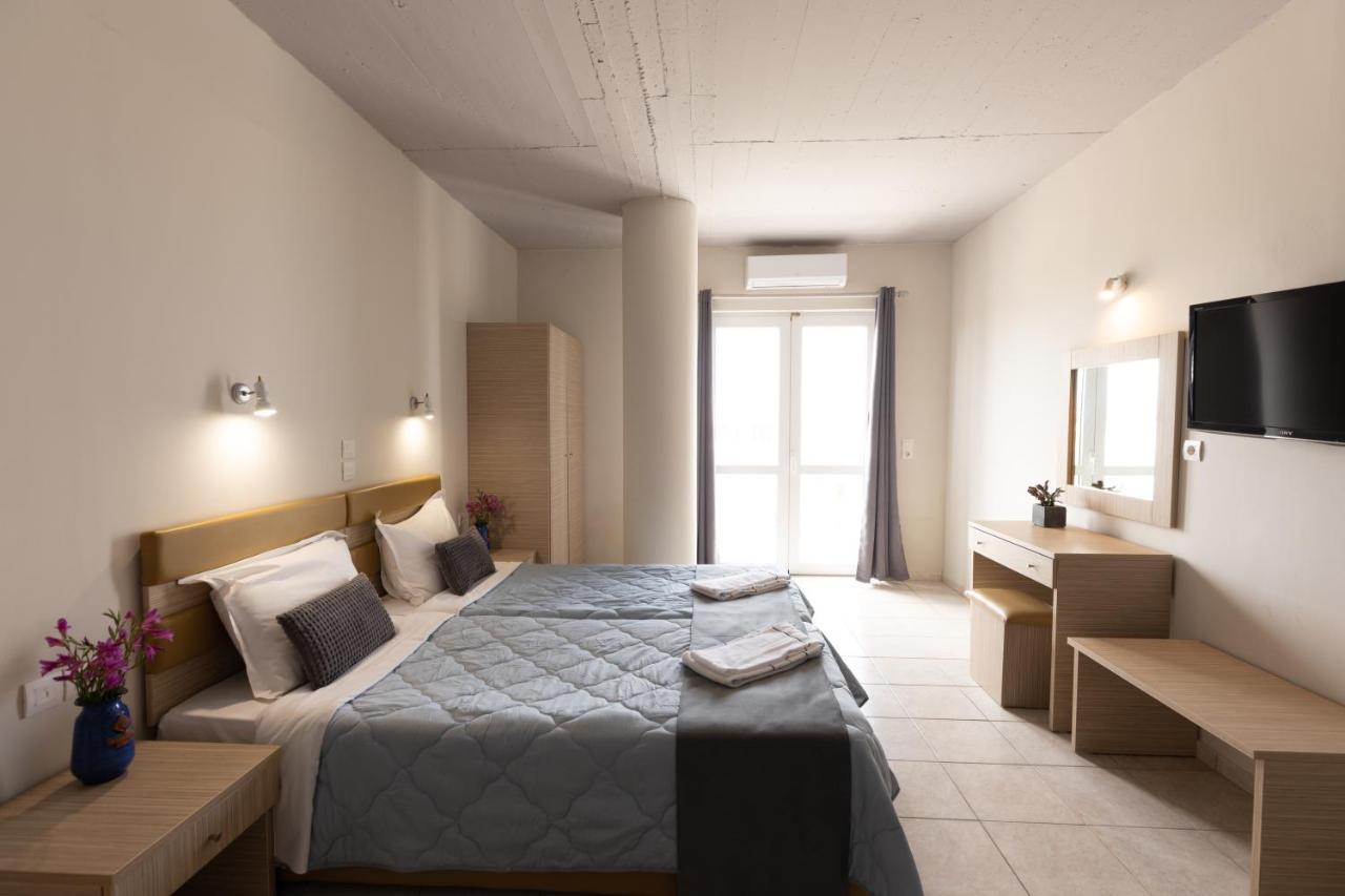 Aparthotel Banana Moon Adelianos Kampos Exterior foto