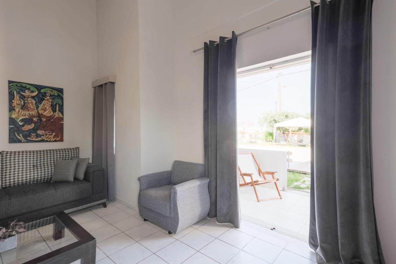 Aparthotel Banana Moon Adelianos Kampos Exterior foto