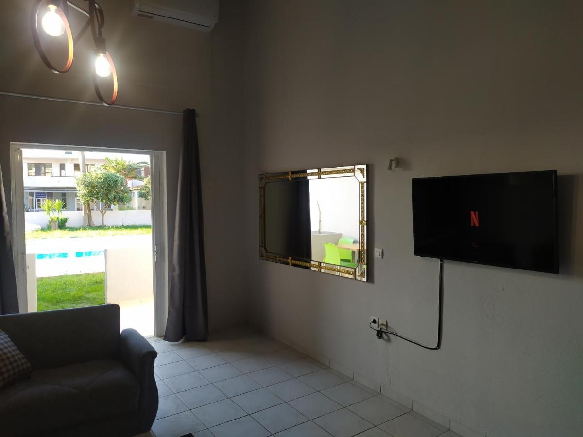 Aparthotel Banana Moon Adelianos Kampos Exterior foto