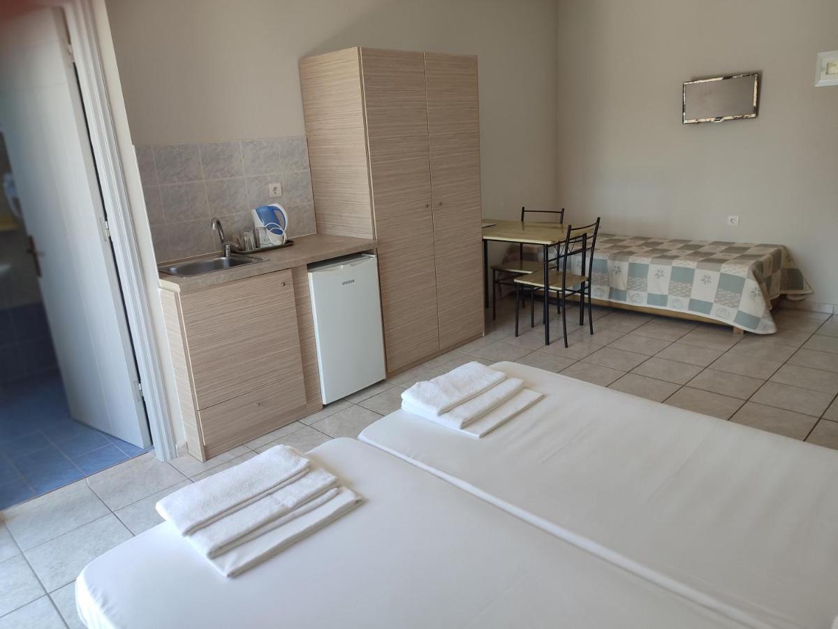 Aparthotel Banana Moon Adelianos Kampos Exterior foto
