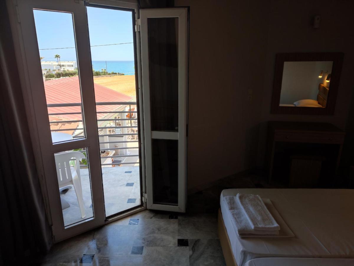 Aparthotel Banana Moon Adelianos Kampos Exterior foto